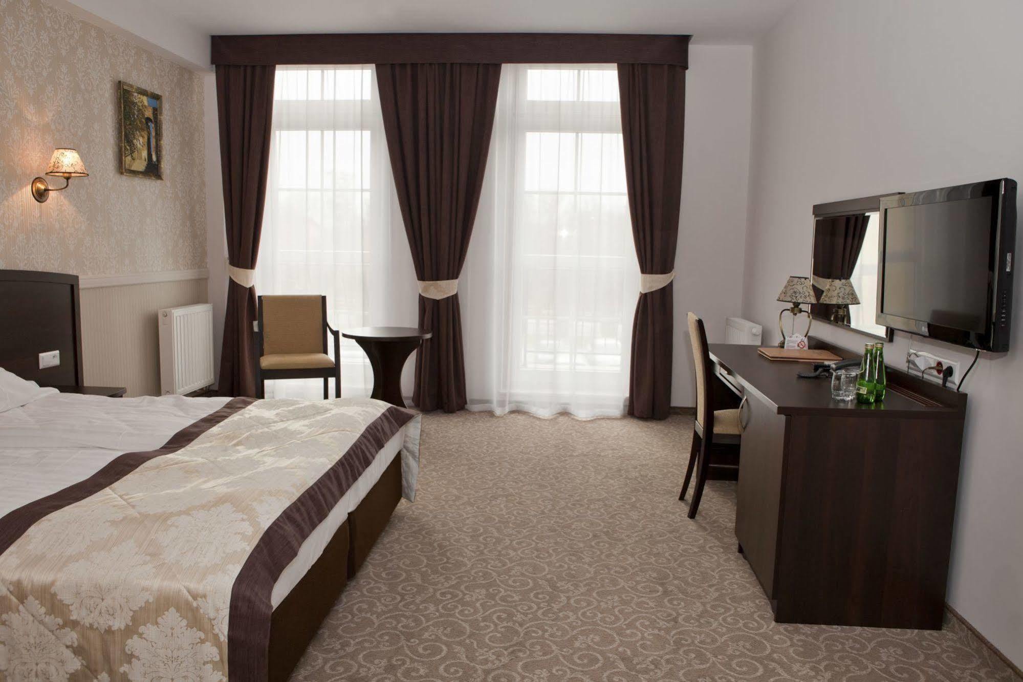Dwor Dwikozy Hotell Exteriör bild